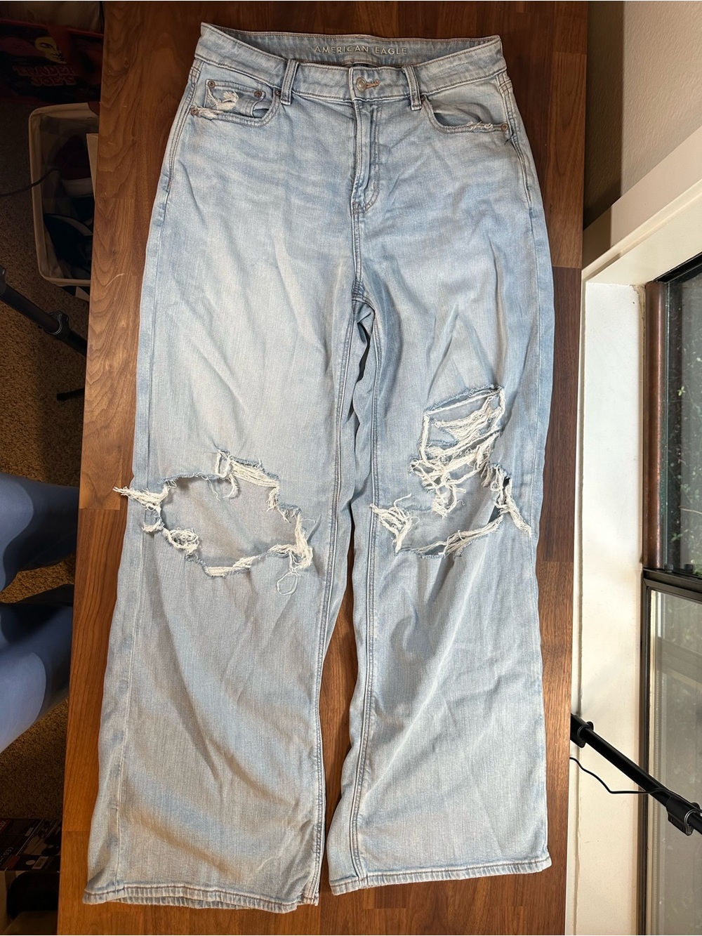 American Eagle Super High Rise Baggy Wide Leg Jeans 8 Long Light Wash Ripped